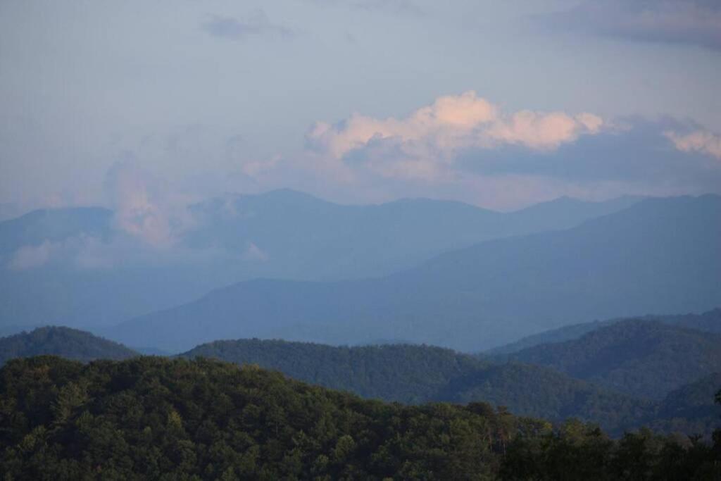 View! Private! Hot Tub,Pool Table,Fireplace,Relax! Sevierville Luaran gambar