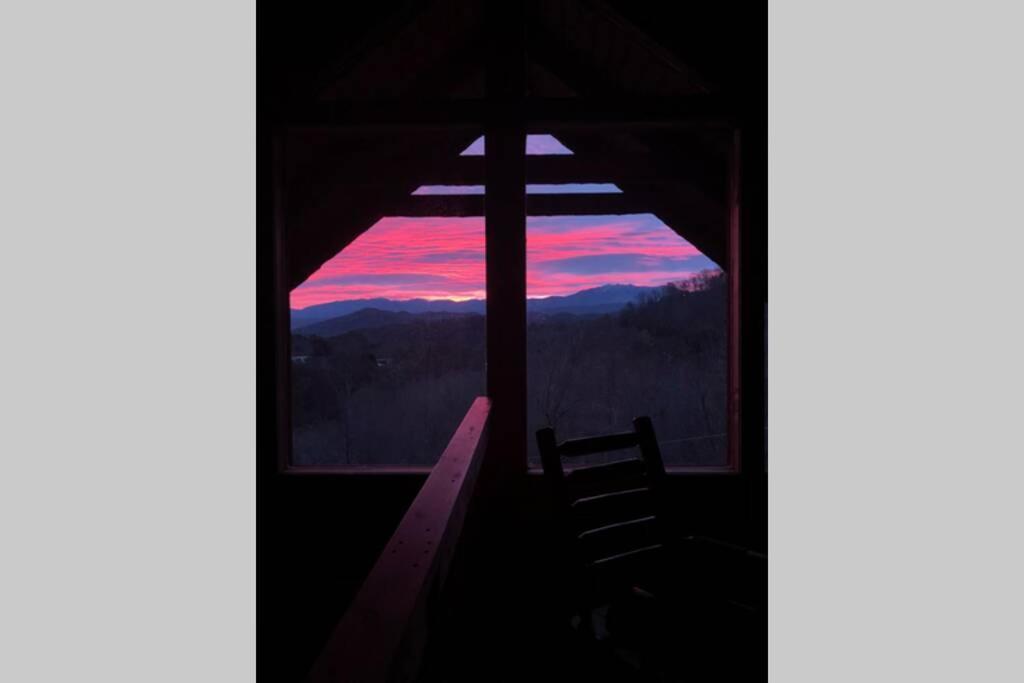 View! Private! Hot Tub,Pool Table,Fireplace,Relax! Sevierville Luaran gambar