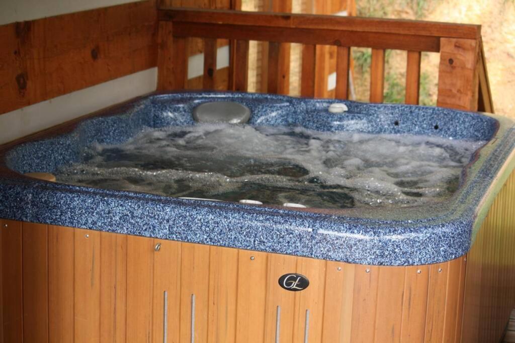 View! Private! Hot Tub,Pool Table,Fireplace,Relax! Sevierville Luaran gambar